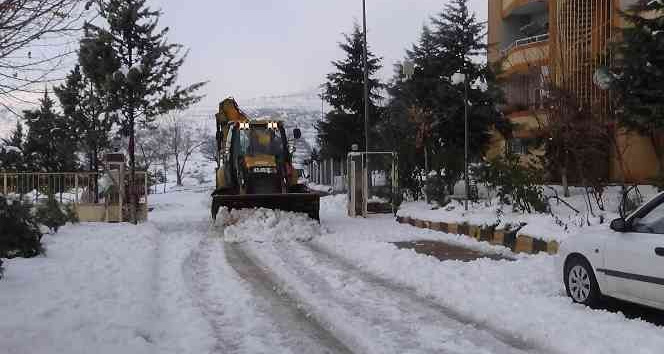 Kilis’te kar ile mücadele devam ediyor