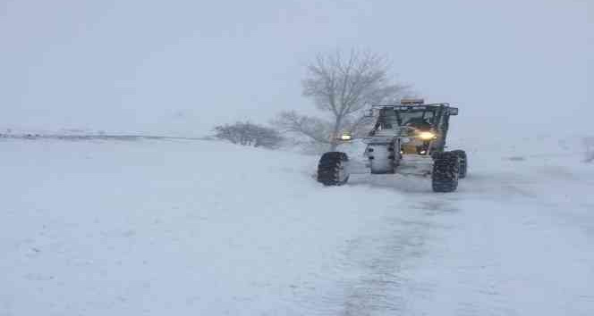 Kırşehir’de karla mücadele sürüyor