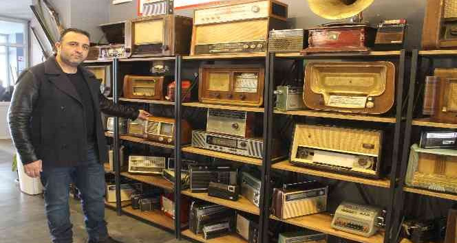 Eski eşya merakı iş yerini müzeye dönüştürmesine sebep oldu