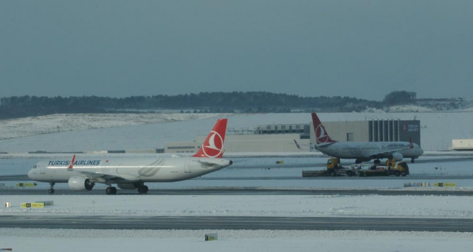 İstanbul Havalimanında uçuşlar zaman 18.00e derece durduruldu