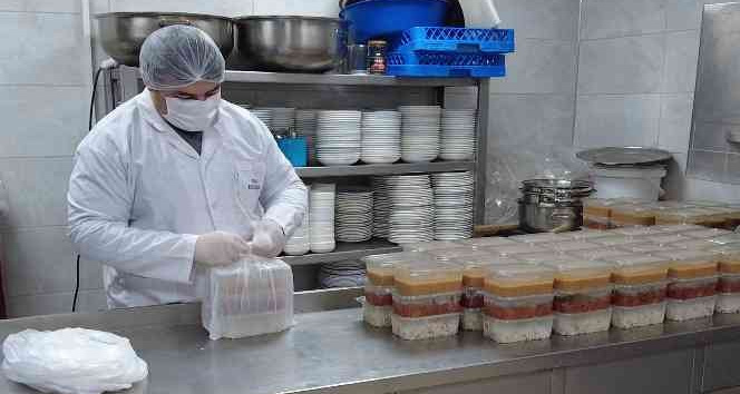 Tokat Belediyesi Aşevi, soğuk kış günlerinin sıcak adresi olmaya devam ediyor