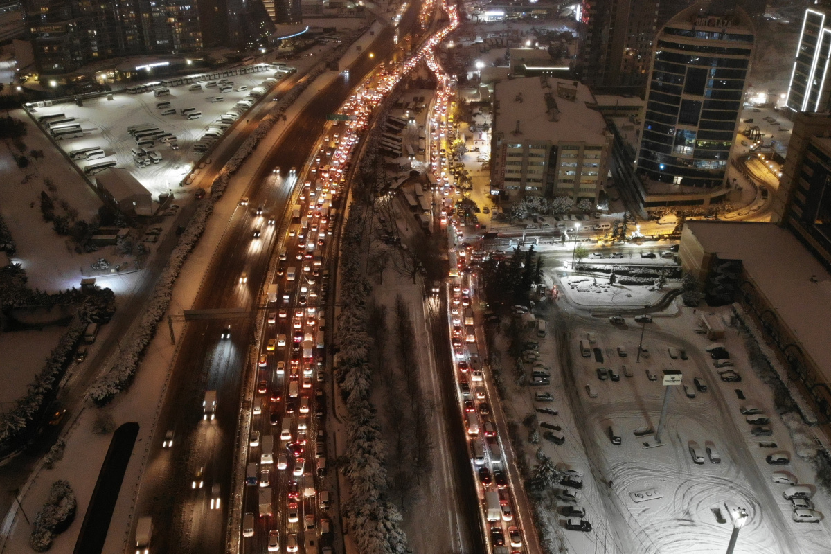 Basın Ekspres Yolu'ndaki trafik havadan görüntülendi