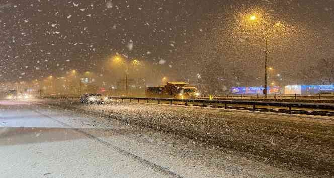İstanbul Anadolu Yakası kara teslim oldu