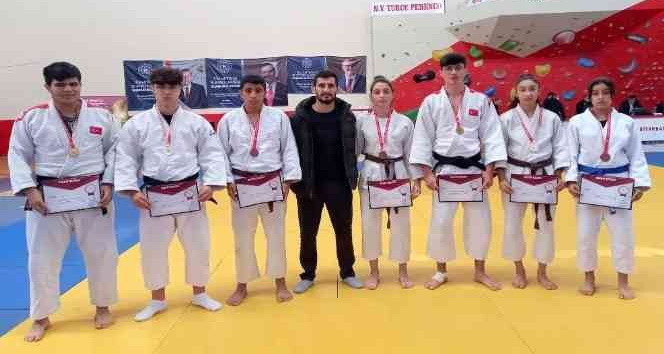 Osmaniyeli judocular Diyarbakır’dan madalyalarla döndü