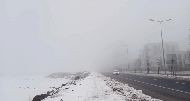Kar yağışı sonrası sis Diyarbakırı tutsak aldı, tayyare seferleri silme oldu