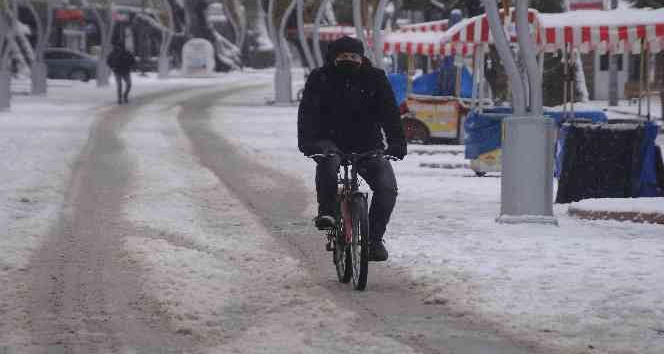 Yalova beyaza büründü