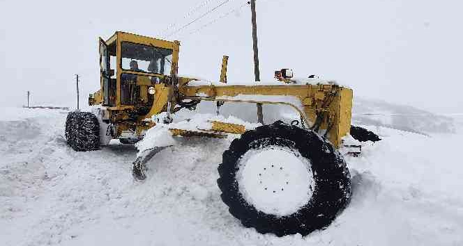 Gümüşhane’nin zorlu coğrafyasında karla mücadele çalışmaları devam ediyor