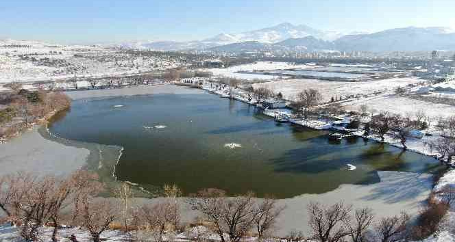 Şeker Gölü’nde ’kış’ güzelliği