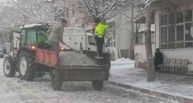 Delice’de karla mücadele sürüyor