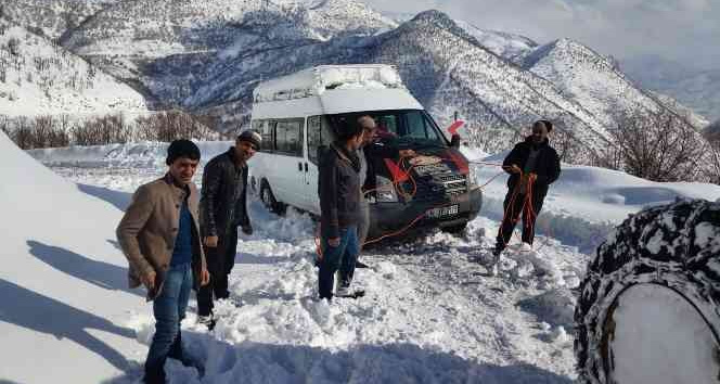 Karda mahsur kalan 6 kişi kurtarıldı
