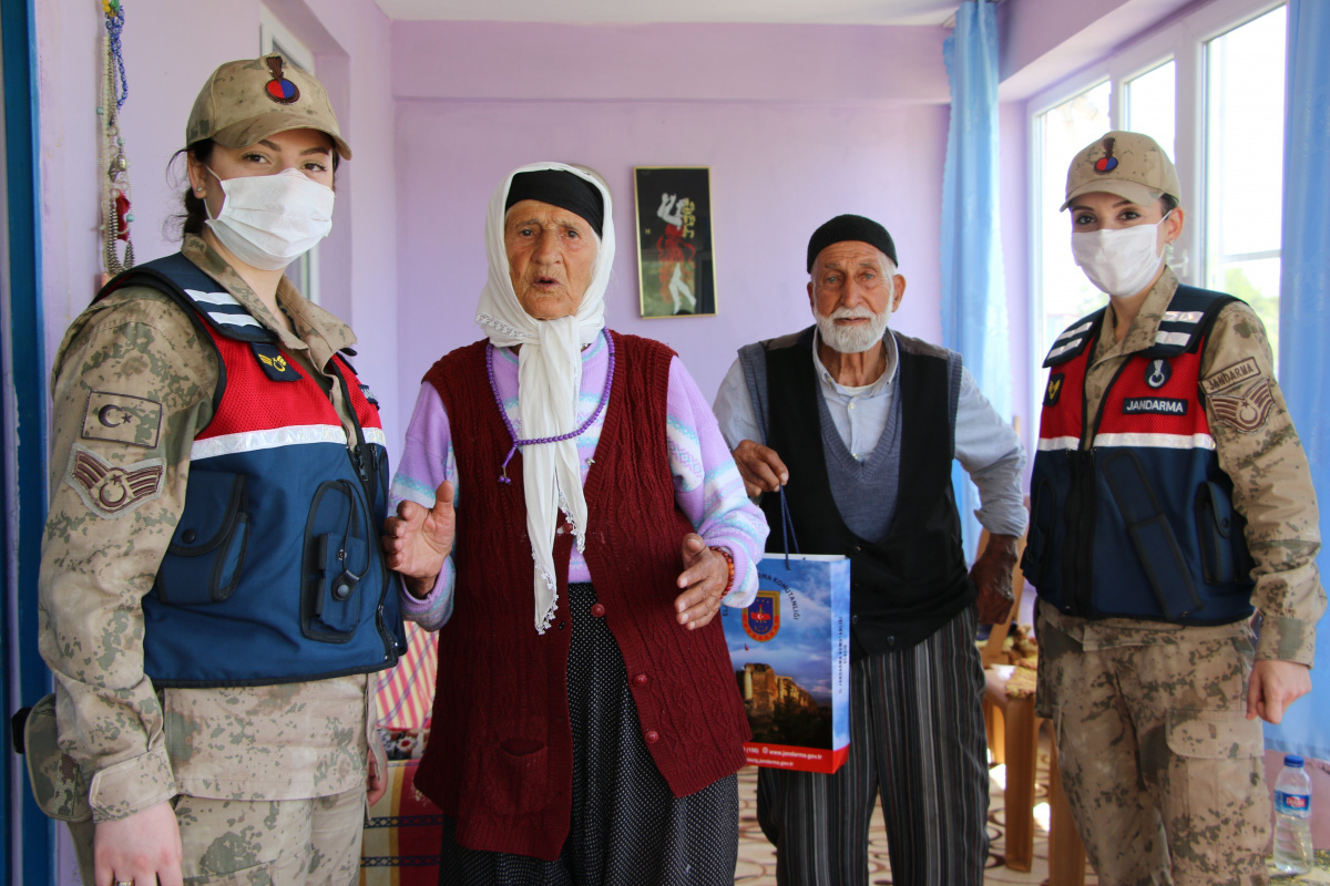 Jandarmayla yaşadığı 'bayram harçlığı' diyaloğuyla gönüllere taht kurmuştu, acı haberi geldi