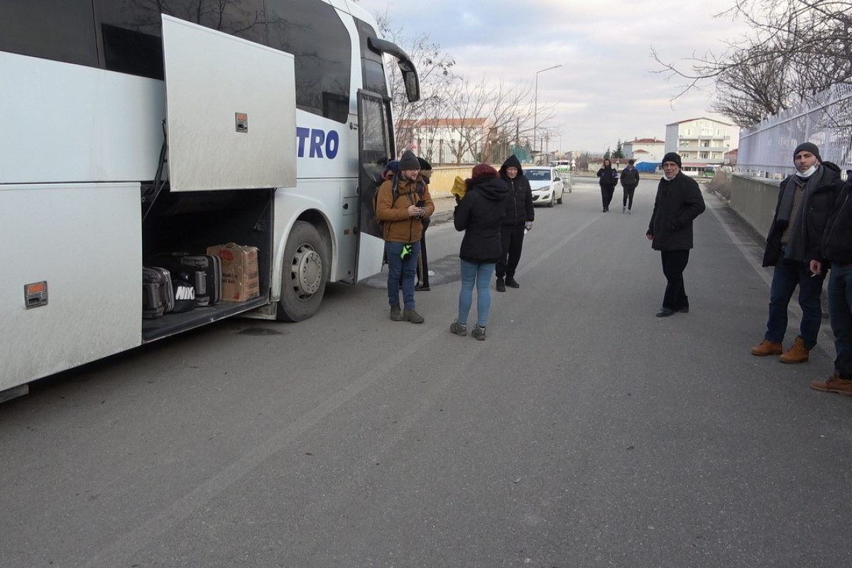 İstanbul'a araç trafiği açıldı, KYK yurtlarında kalan vatandaşlar evlerine gitmek için yola çıktı