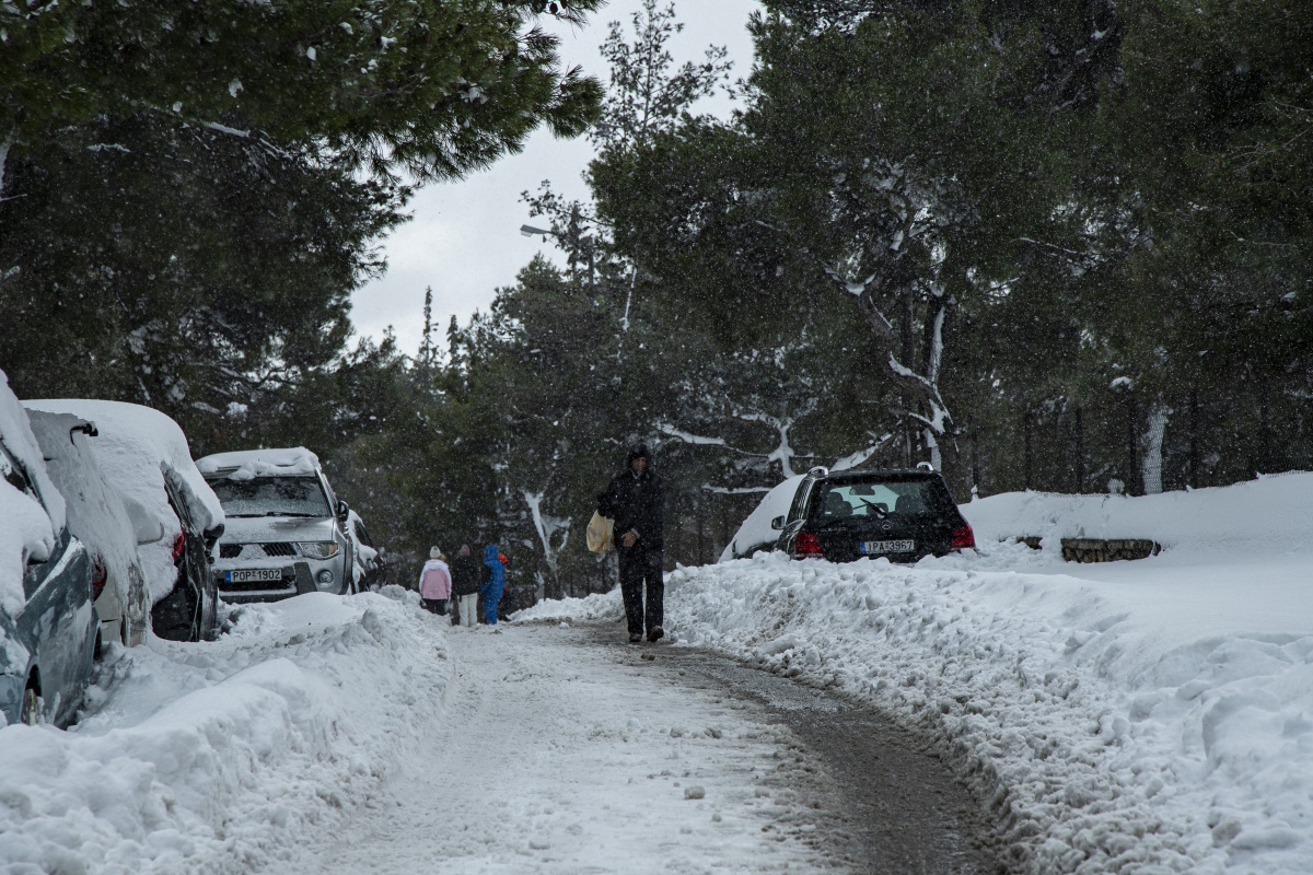 Yunanistan&#039;da kar fırtınasında mahsur kalan sürücülere 2 bin euro ödenecek