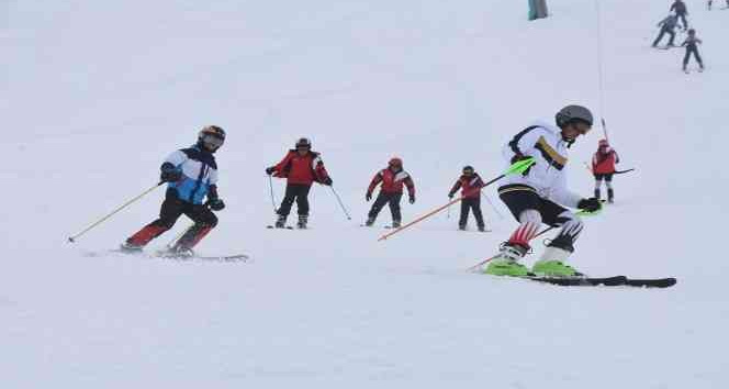 Bitlis’te geleceğin kayakçıları yetişiyor