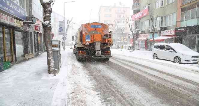Niğde Belediye Başkanı Özdemir ekiplerin başında