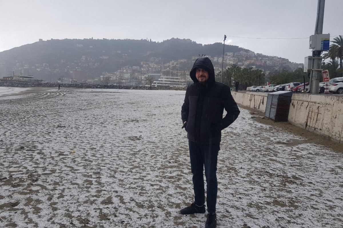 Alanya'ya 53 yıl aradan sonra kar yağdı