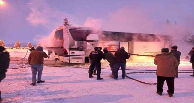 İşçileri taşıyan servis otobüsünde yangın