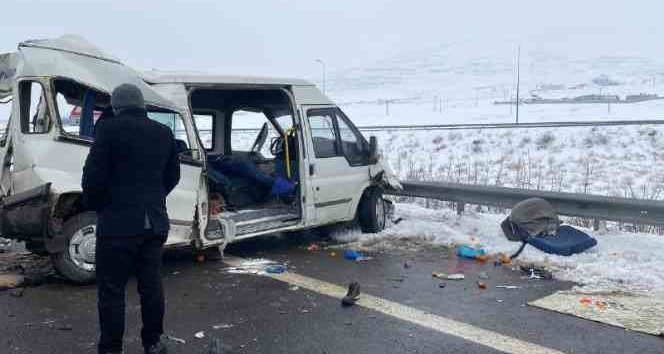 Niğde’de feci kaza: 2’si çocuk 3 ölü, 4 yaralı