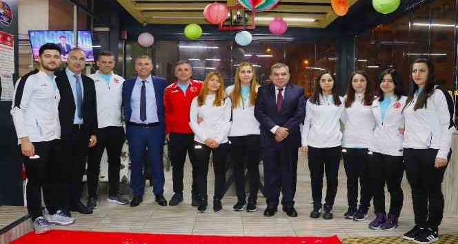 Vali Işık, Golbol Kadın Milli Takımının kampını ziyaret etti