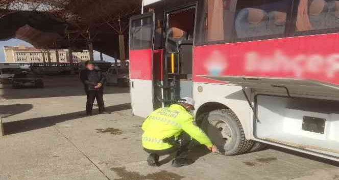 Burdur’da 37 araca ceza kesildi, 13 araç trafikten men edildi