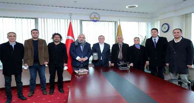 Edirne’de akademisyenler kitaplarını Rektör Tabakoğlu’na takdim etti