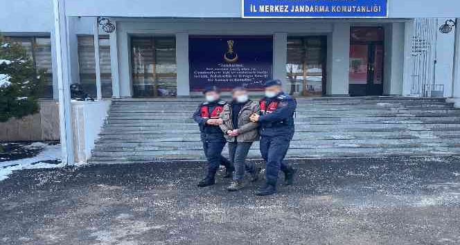 Başkasına ait kimlikle yakalanan cezaevi firarisi tutuklandı