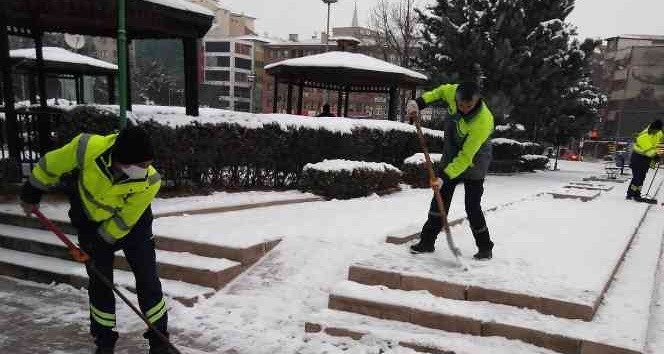 Kırıkkale Belediyesi’nin kar mesaisi sürüyor