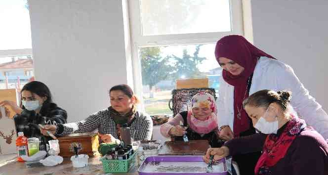 Kendi köyünde usta öğretici oldu, köy kadınlarına cesaret verdi