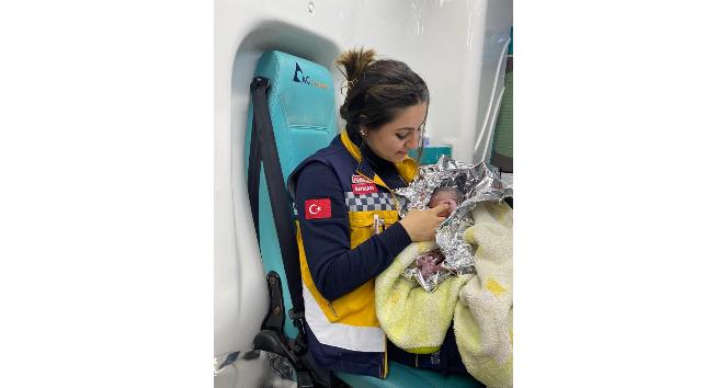 Batman’da ambulansta doğan bebeğe ’Recep Tayyip’ adı verildi