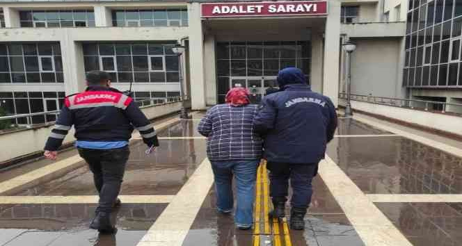 Fuhuş yaptırmaktan 5 yıl kesinleşmiş hapis cezası bulunan kadın yakalandı
