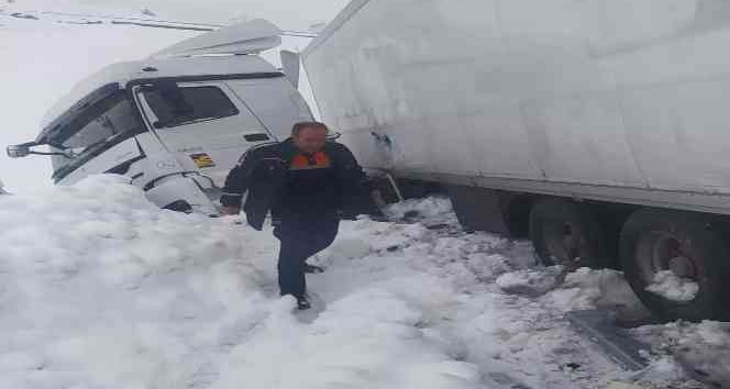 Bitlis AFAD’tan karda mahsur kalanlara yardım