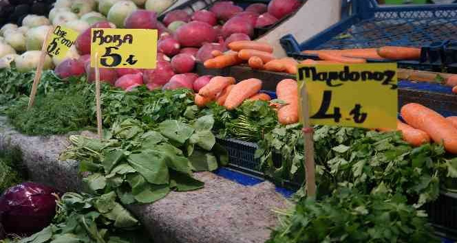 (ÖZEL) Yollar buzlanınca yeşillik fiyatları cep yaktı