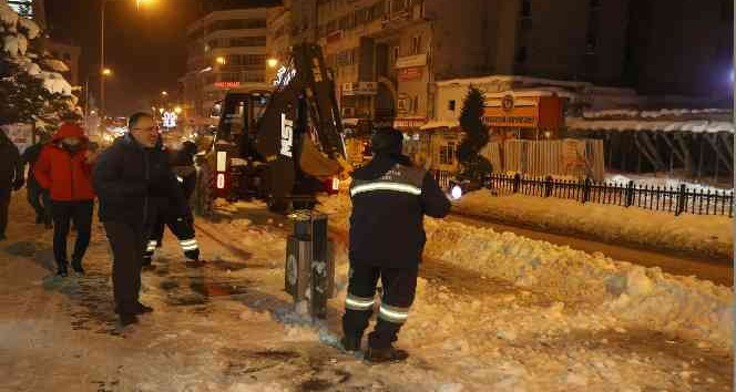 Eksi 13 derecede kar mesaisi