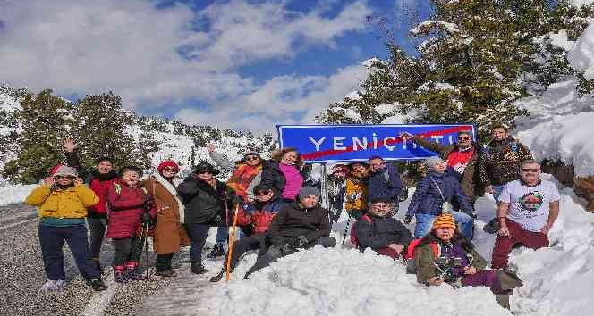 Doğa gezginleri Silifke’de kar yürüyüşü yaptı