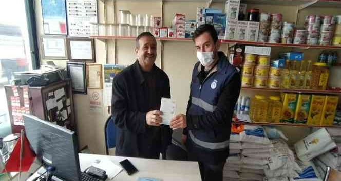 Alucra Belediyesi esnafa ateş ölçer dağıttı