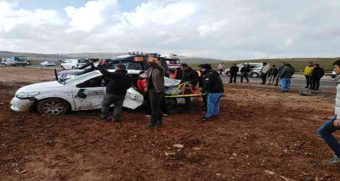 Siirt’te minibüs ile otomobil çarıştı: 4 yaralı