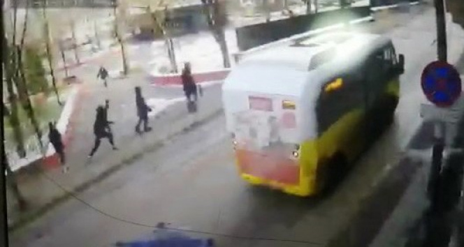 Bursada otobüse kartopu atan evlatları kovalayan otobüs şoförü bıçaklandı