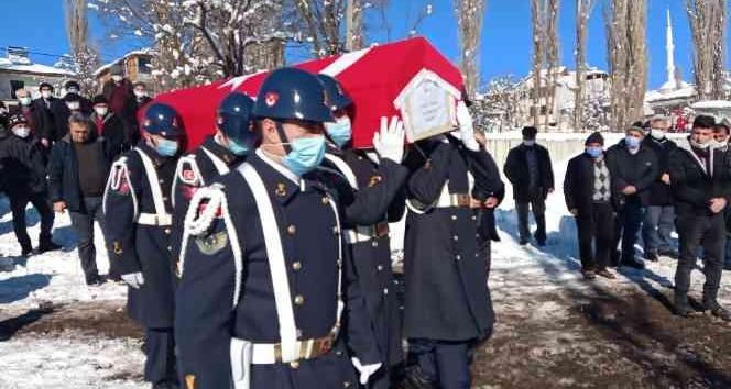 Yaşam savaşı 21 gün sürdü, askeri törenle son yolculuğuna uğurlandı