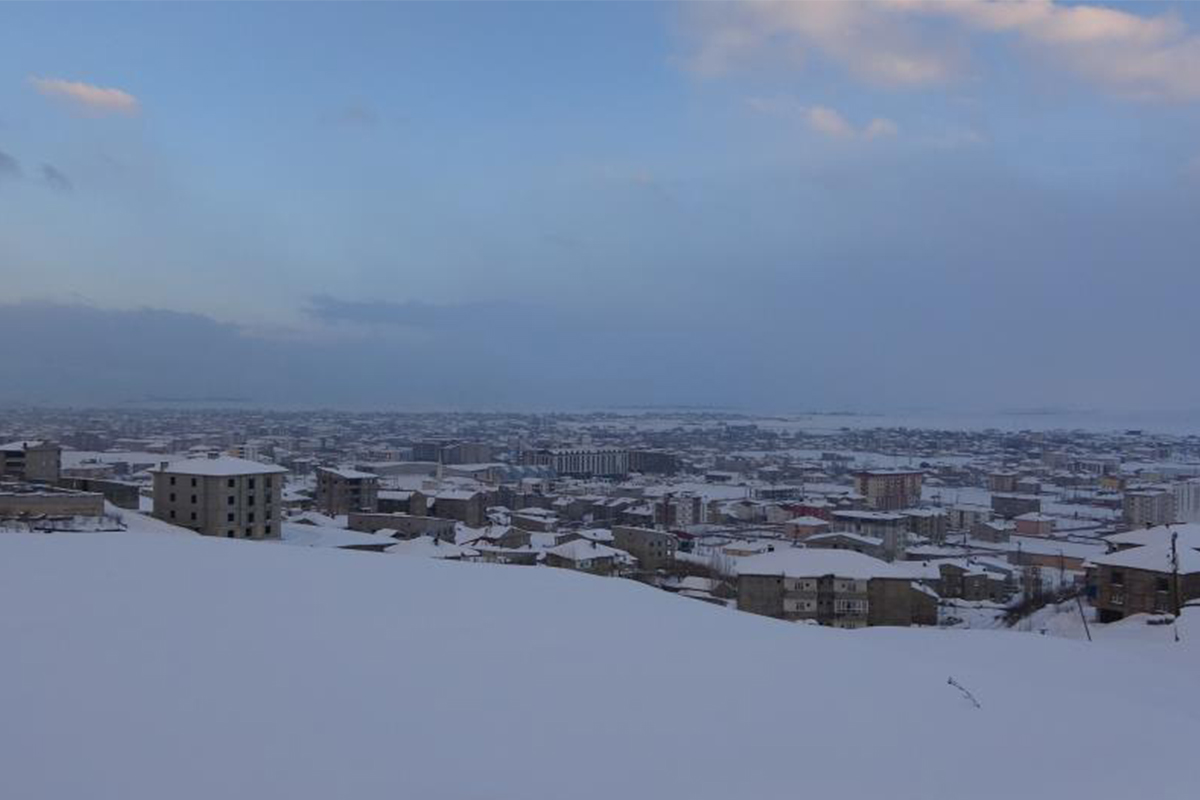 Yüksekova'da aşırı soğuklar hayatı donma noktasına getirdi