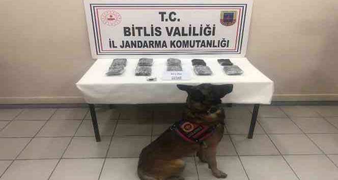 Bitlis’te 14 kilo 390 gram reçine esrar ele geçirildi