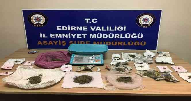 Zehir taciri, satışa hazır haldeki uyuşturucularla kıskıvrak yakalandı