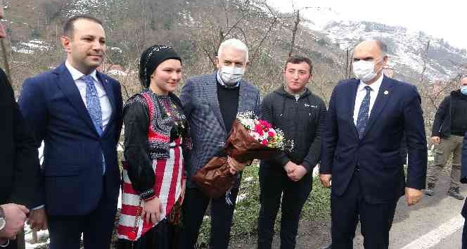 Binali Yıldırım, Kuşköy’de "Kuş dili" ile karşılandı