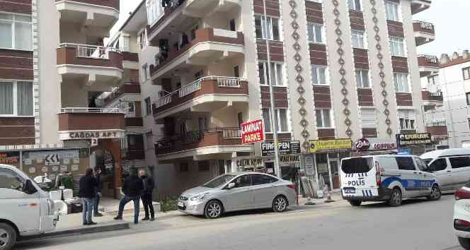 Balkon demirini keserken dördüncü kattan düşerek hayatını kaybetti