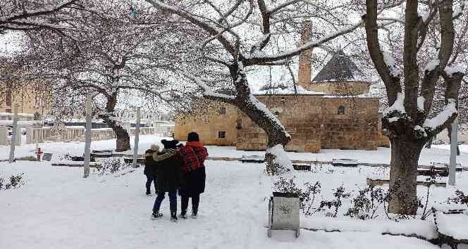Kırşehir’de kar yağışı yeniden başladı