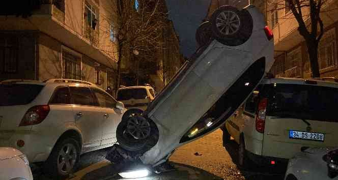 Bahçelievler’de ilginç kaza, park halindeki araçlara çarpıp dik bir şekilde havada asılı kaldı