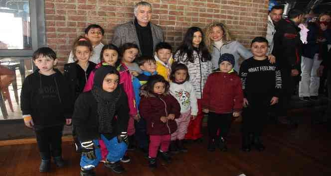 Cengiz Kurtoğlu, minik hayranlarıyla buluştu