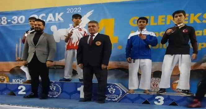 Eyyübiyeli sporcular madalyalarla döndü