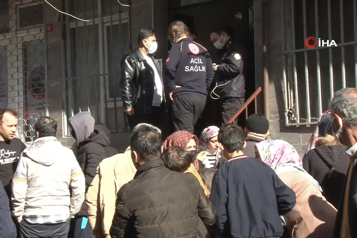 Esenler'de çatı katı yangını, 1 ölü