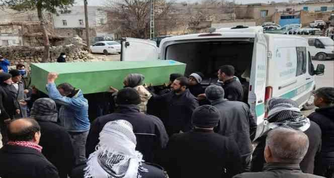 Sobadan zehirlenen anne ve bebeği gözyaşları arasında toprağa verildi