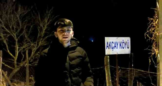 Domuzdan kaçan genç kendini otomobilin üzerine attı